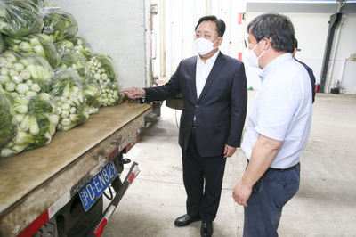 科学推进核酸采样点布局 全力保障居民生活物资供应——程向民实地调研常态化防疫与物资保供工作